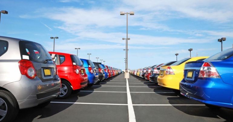ما حقيقة تحديد ألوان السيارات المسموح بها على الطرقات ؟